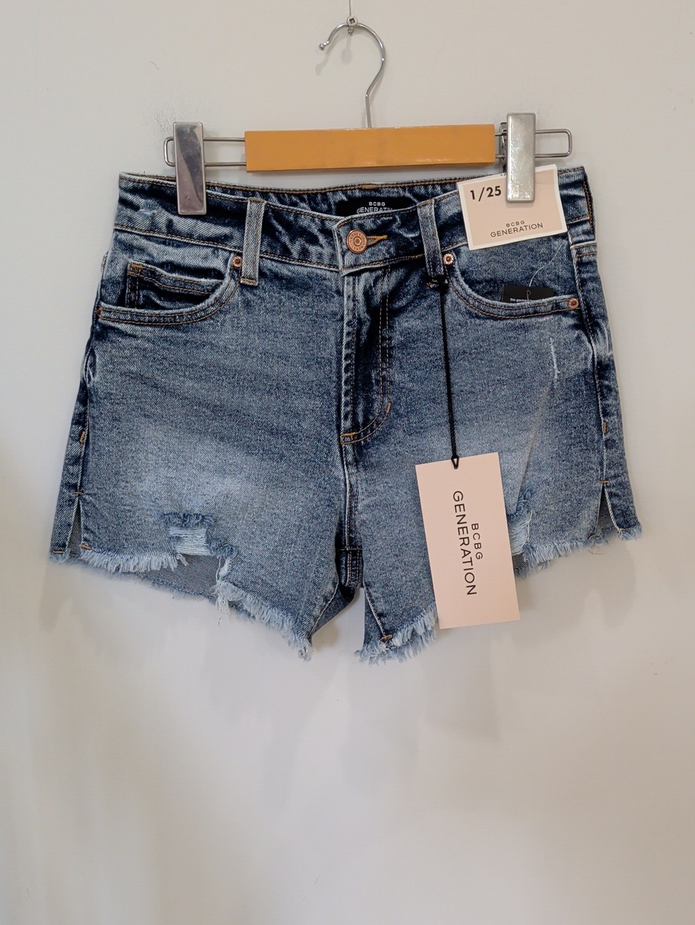 BCBGENERATION | Women's Light/Med Acid Wash Distressed Frayed Hem Denim Shorts